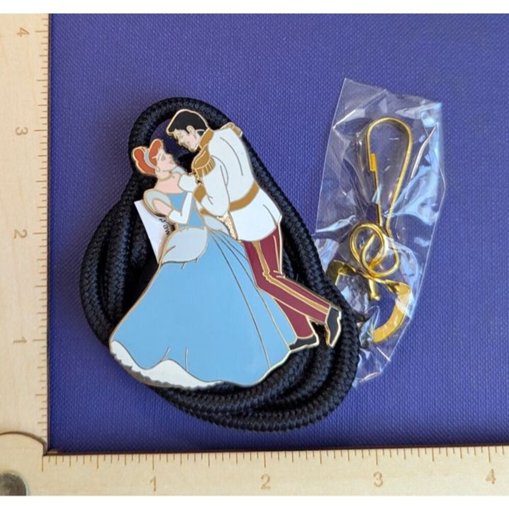 Disney Cinderella & Prince Charming Bolo Lanyard Cast Excl Limited Ed & freebie